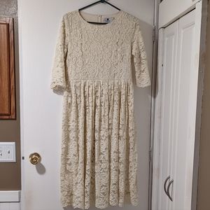 Dainty Jewell's Cream Lace Dress Size Large